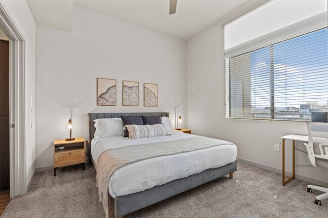 Building Photo - 711 W Broadway Rd