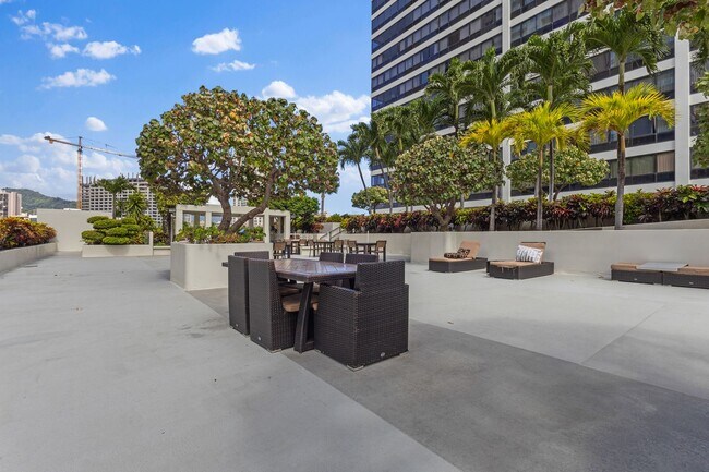 Building Photo - Downtown Honolulu Gem | Ocean, Mountain & City Views | Updated 2BD/2BA