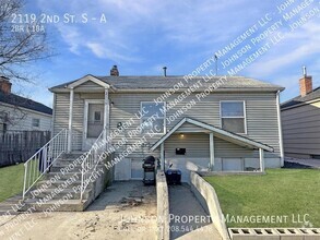 Building Photo - 2-Bedroom Upstairs Duplex with Off Street ...