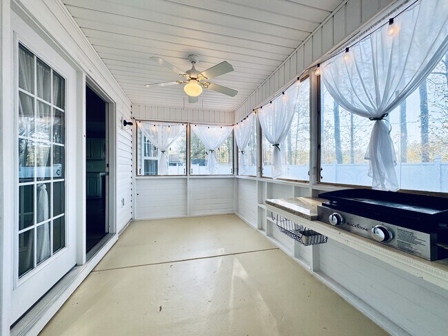 Building Photo - 932 Eaglet Cir