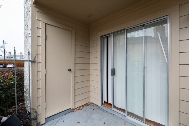 Building Photo - 12550 Whittington Dr