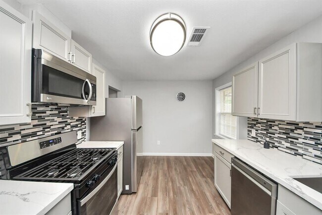 Building Photo - 3111 Tanglebriar Dr