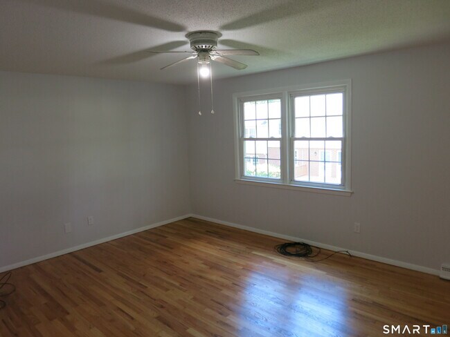 Building Photo - 6 Carolina Dr