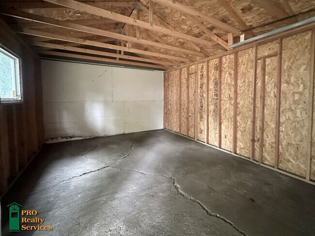 Building Photo - 4 Bedroom Home **Half off 1 Month's Rent w...