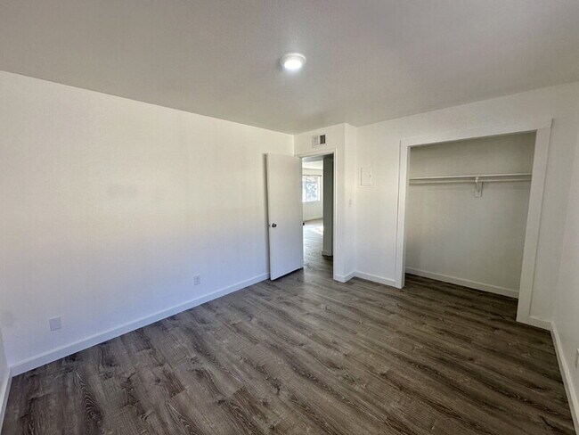 Building Photo - 2725 S Rural Rd