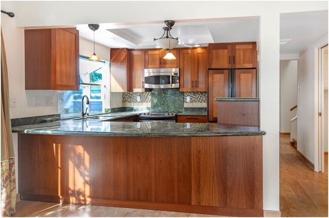 Building Photo - Beautiful Woodbridge Home!