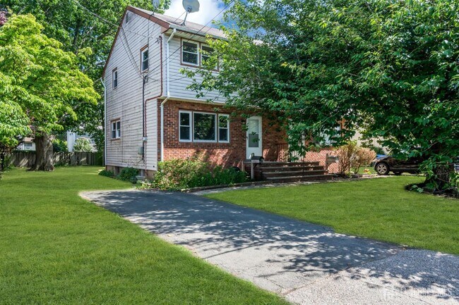 Building Photo - 368-70-370 Voorhees Ave