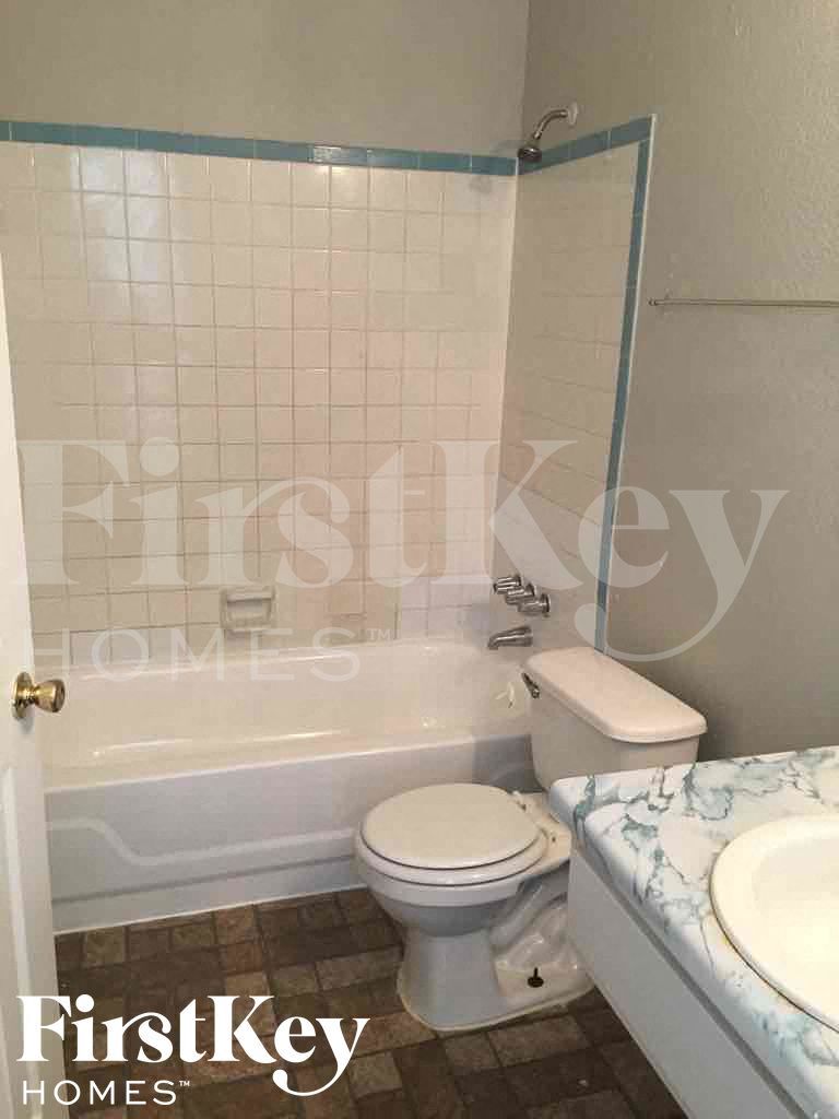 Building Photo - 5749 Jardin Pl