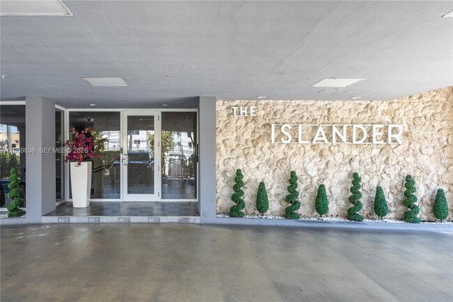 Building Photo - 1255 Collins Ave