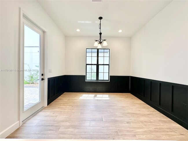 Building Photo - 8436 Lyside Dr