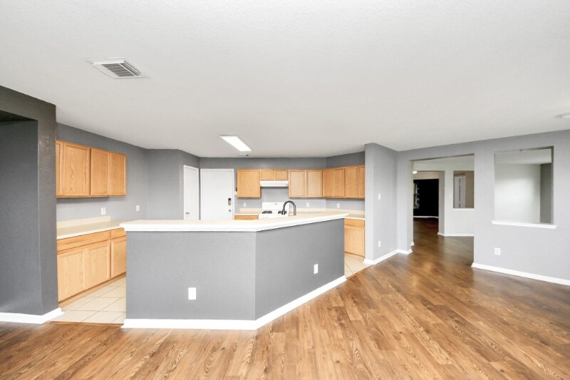 Building Photo - 1373898159 A