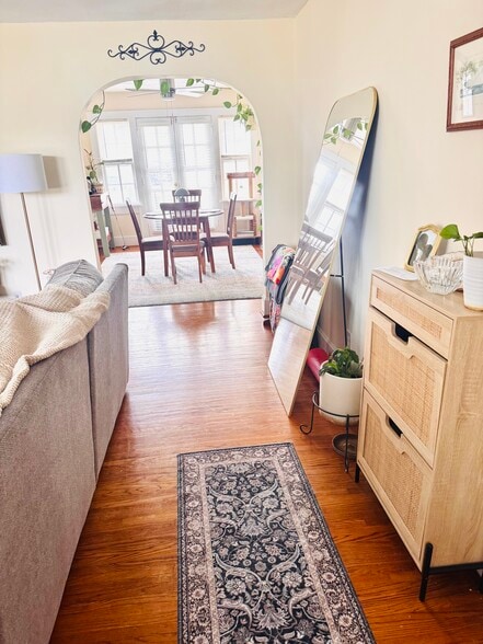 Building Photo - 218 E 24th St