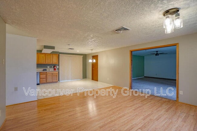 Building Photo - 403 NE 123rd Ave