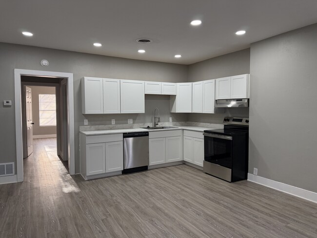 Building Photo - 1903 1/2 Fillmore