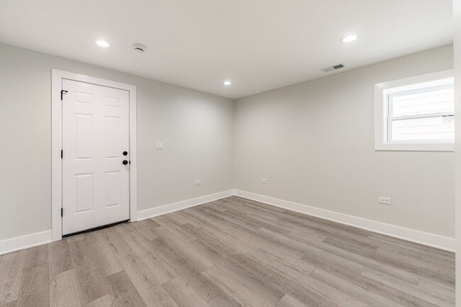 Building Photo - 4129 N Oketo Ave