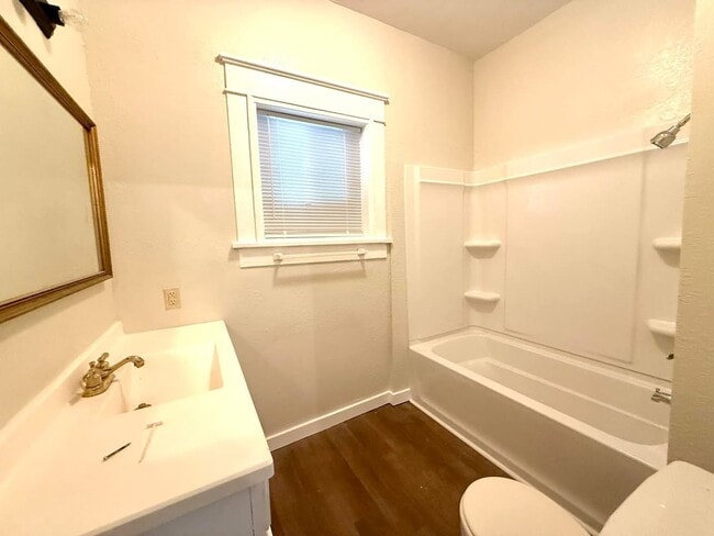 Building Photo - 1501 N Washington St