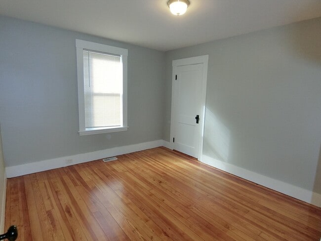 Building Photo - 19 Cross St