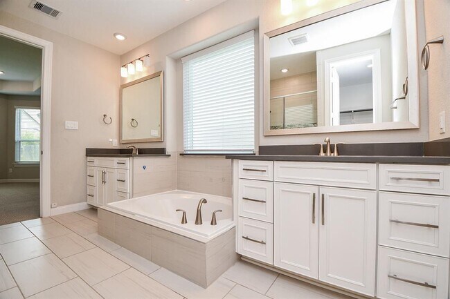 Building Photo - 4422 Sterling Heights Ln