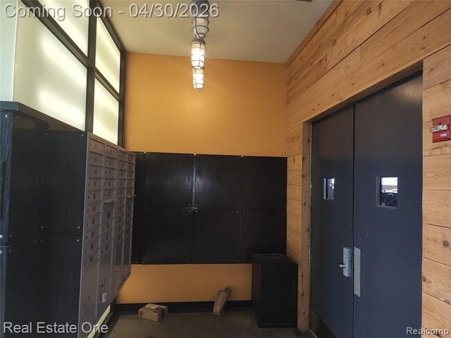 Building Photo - 211 E 9 Mile Rd