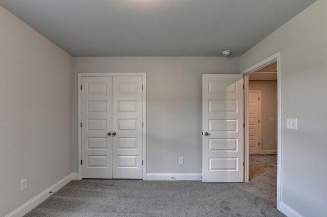 Building Photo - 7309 Yewtree Dr