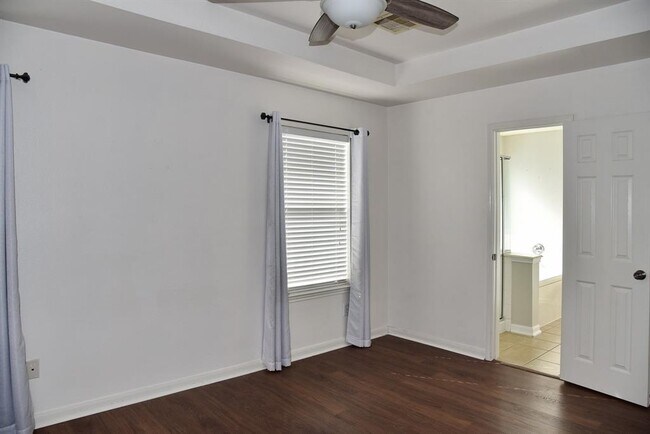 Building Photo - 16016 Summerville Lake Dr