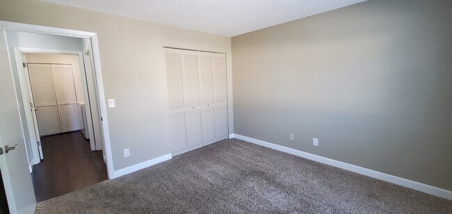 Building Photo - 5210 Wedgewood Ln