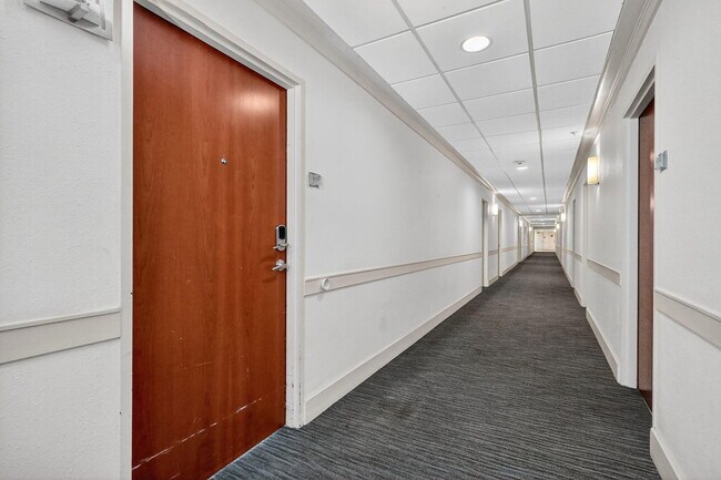 Building Photo - 3801 S Ocean Dr