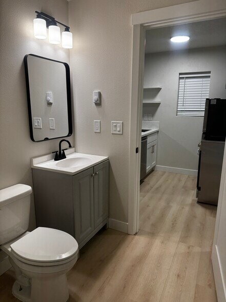 Building Photo - 7416 N Albina Ave