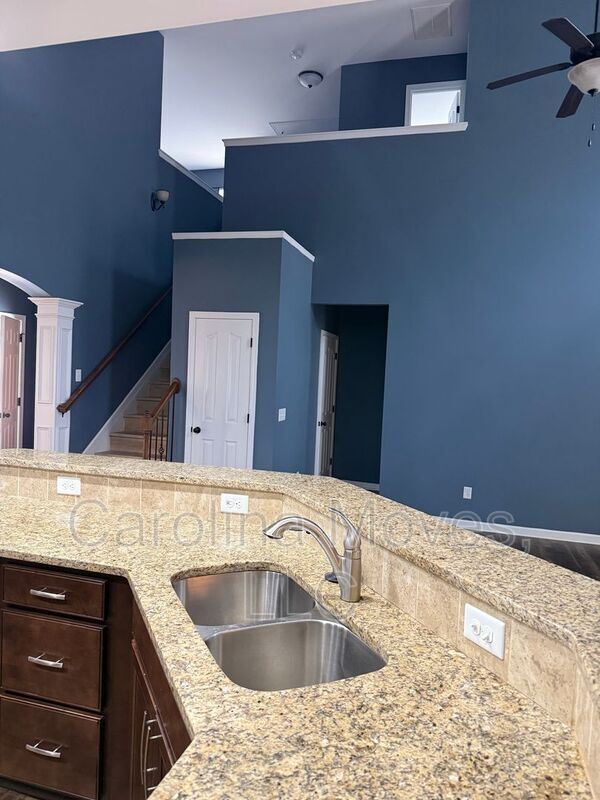 Building Photo - 451 Riverdale Rd