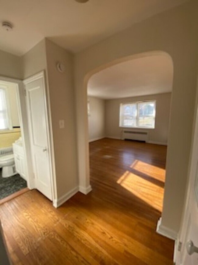 Building Photo - 801 Eaton Rd