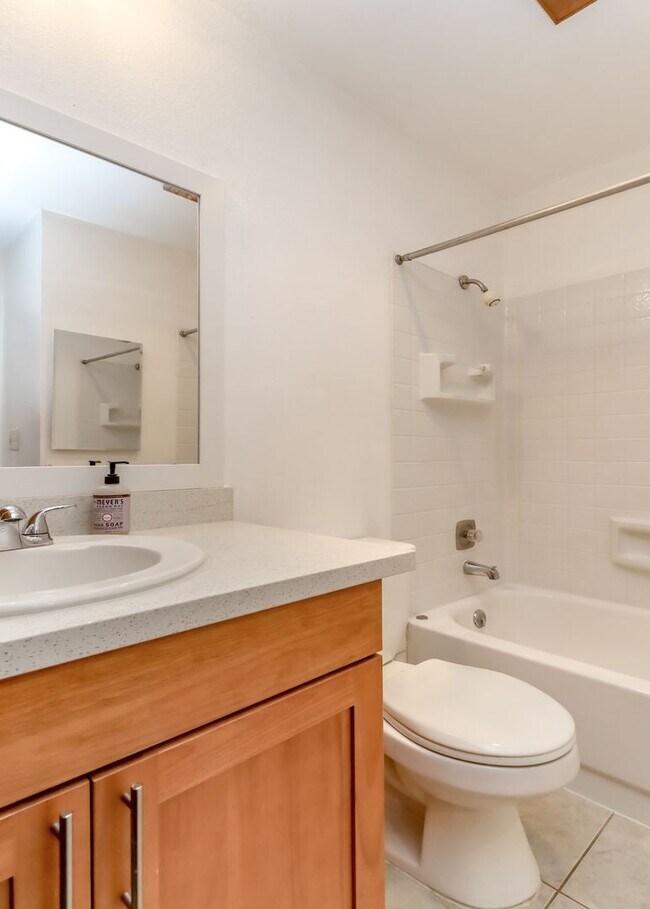 Building Photo - Bellevue Manor Condo, Great Location acros...