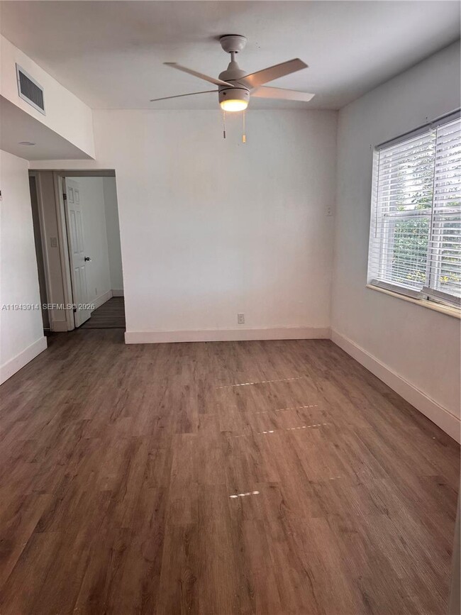 Building Photo - 5721 SW 41st St