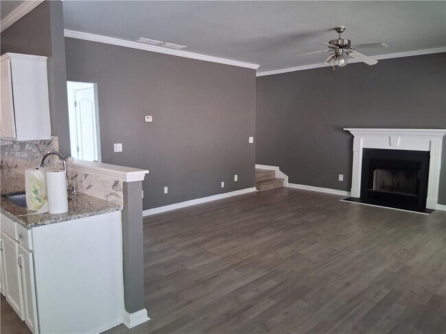 Building Photo - 215 Barberry Ln