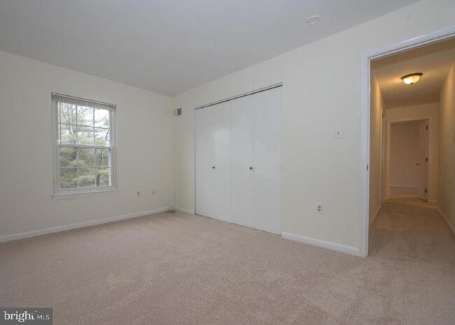 Building Photo - 214 Valley Stream Ln