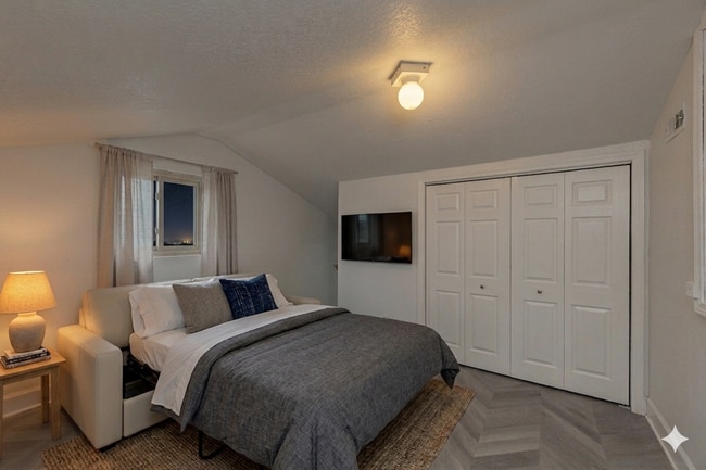 Building Photo - Studio apartment off trendy Alberta St in NE Portland, dishwashsher, washer/dryer included in the...