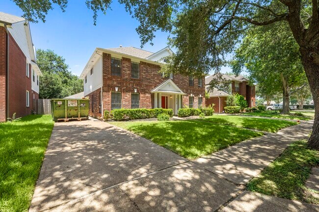 Building Photo - 2406 Parkwood Ln