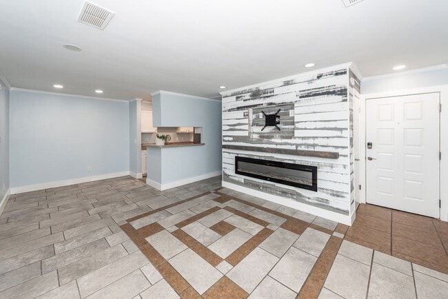 Building Photo - 2 Bedroom, 2 Bathroom Condo in Woodscape - Mt Pleasant