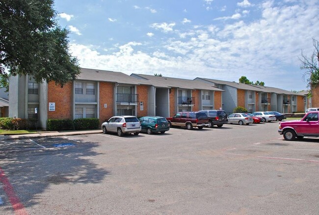 Building Photo - SOUTH CREST