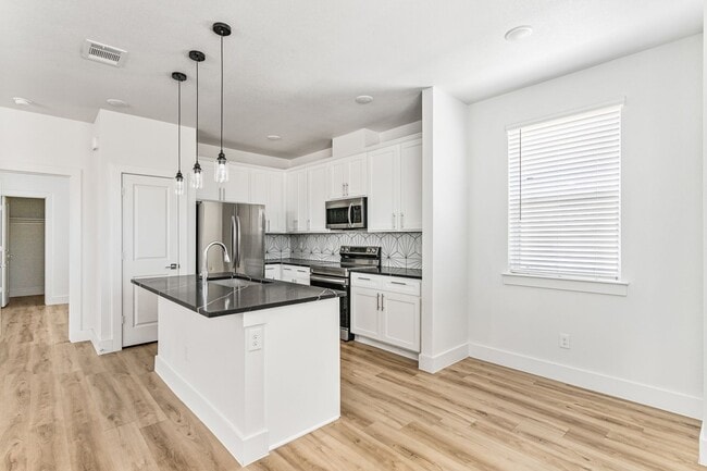 Building Photo - 2505 Benbrook Blvd
