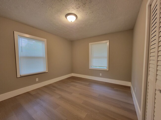Building Photo - Great location near CDC, Emory, and the VA...