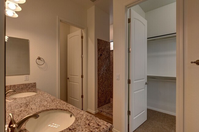 Building Photo - Spacious 3 Bedroom, 2 Bathroom Home in Granville