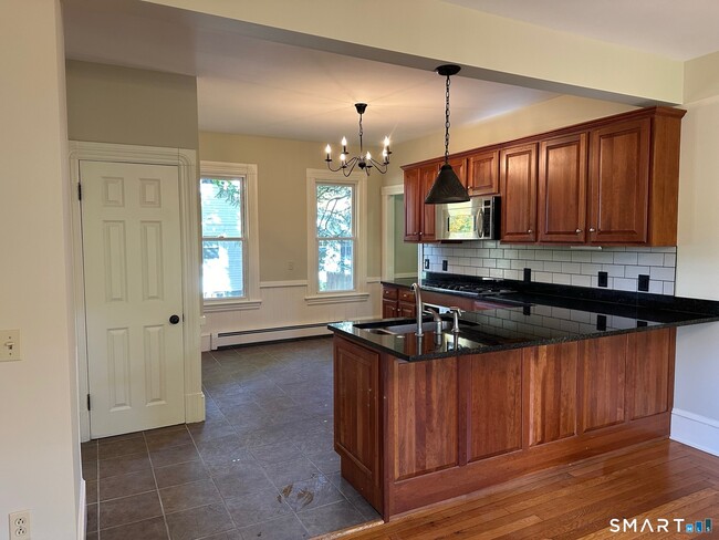 Building Photo - 380 N Main St