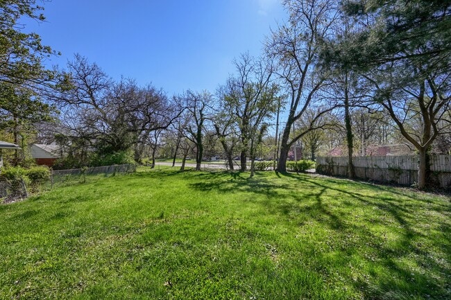 Building Photo - 6609 Fairdel Ave