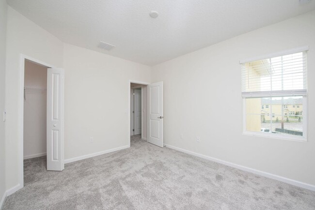 Building Photo - TOWNHOUSE 3 Bedrooms 2.5 Baths