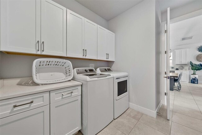 Building Photo - 7464 Gathering Dr
