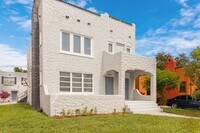 Building Photo - 327 SW 20th St