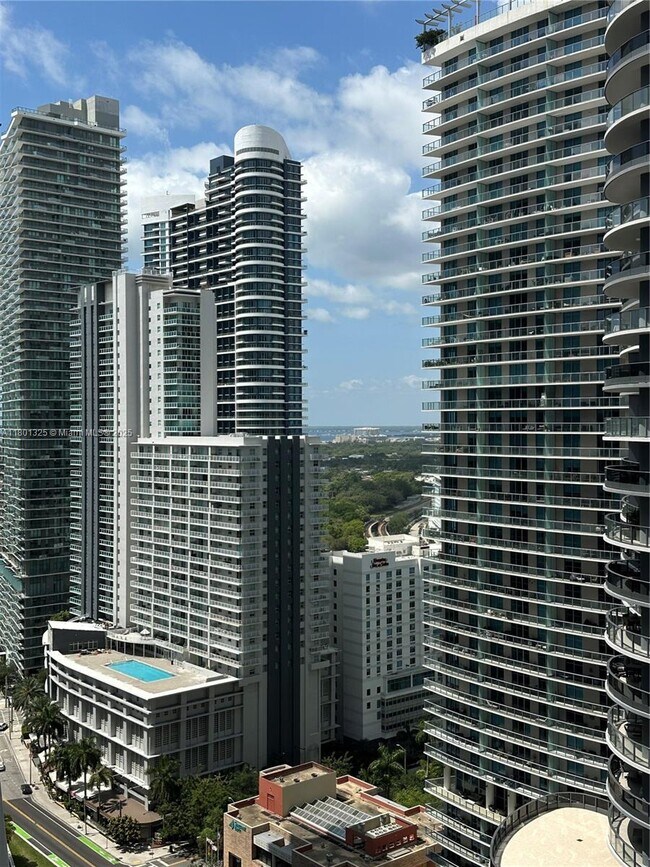 Primary Photo - 1010 Brickell Ave