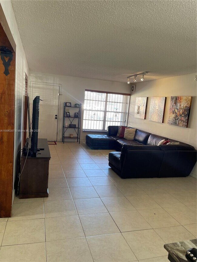 Building Photo - 12810 SW 43rd Dr