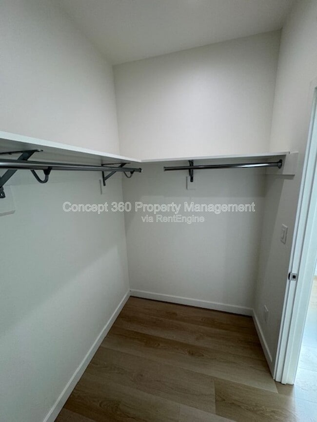 Building Photo - 6168 Briercrest Ave