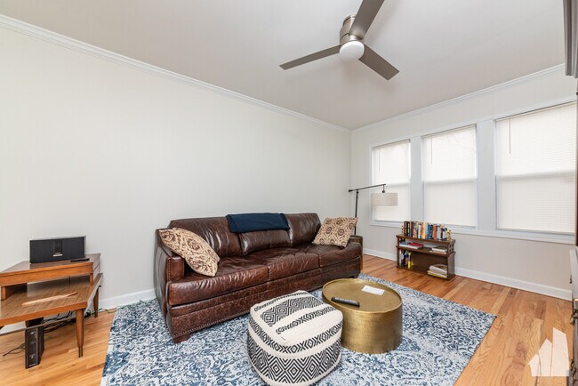 Building Photo - 2428 W Carmen Ave